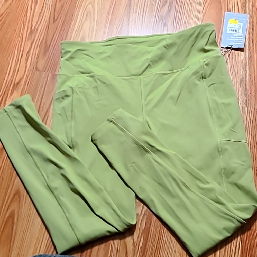 FWD large green 3/4 leggings